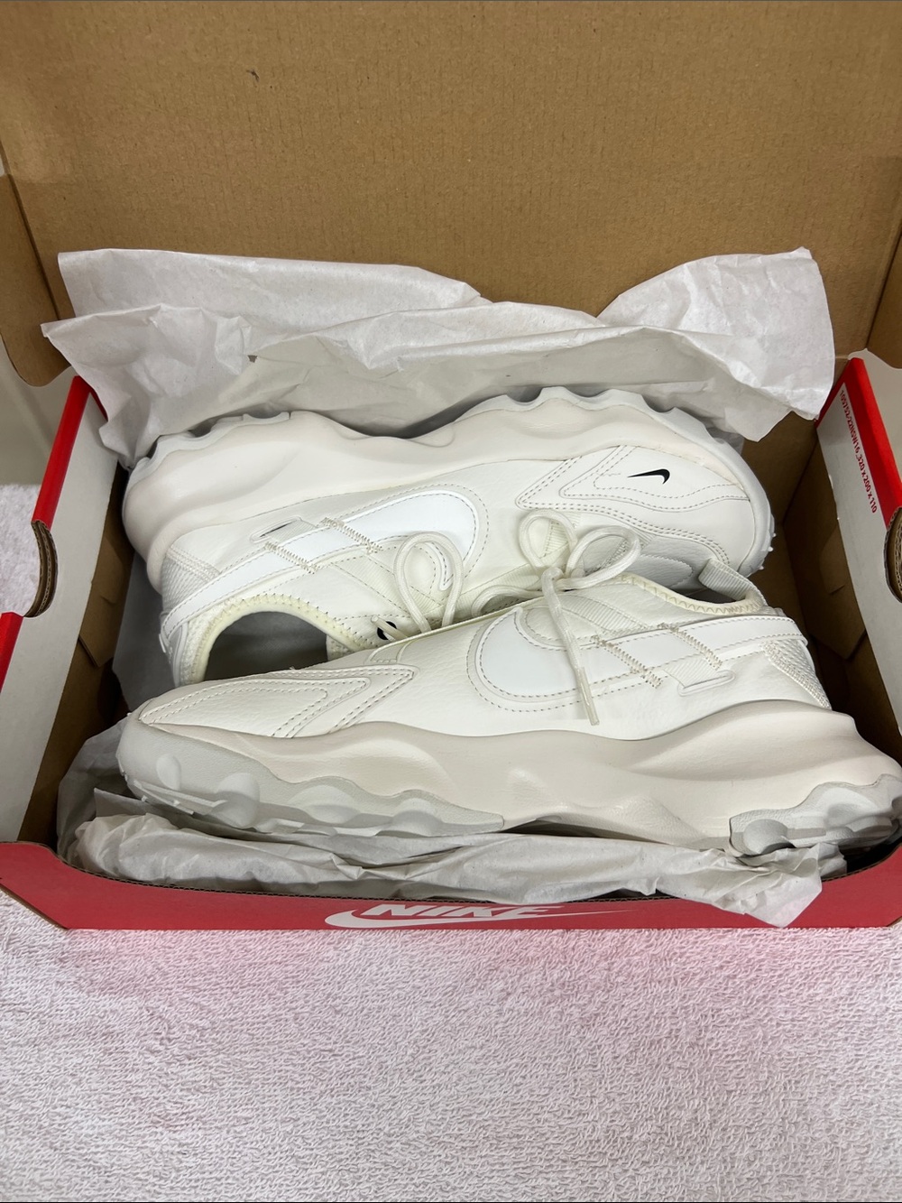 Nike Women's White TC 7900